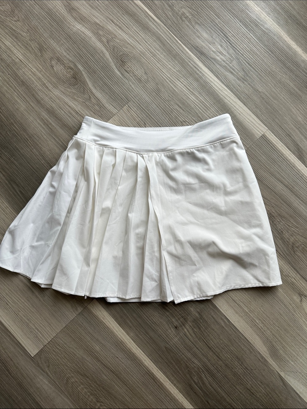 Lole White Pleated Women’s Skirt with built in shorts